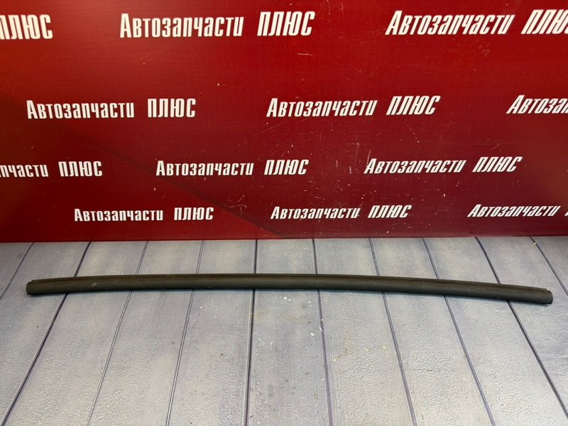 Уплотнитель капота