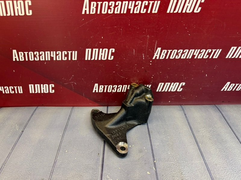 Кронштейн правой опоры двигателя