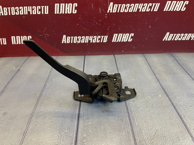 Замок капота