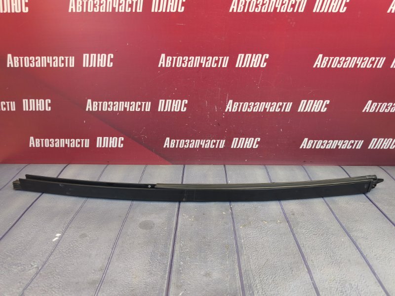 Направляющая стекла двери