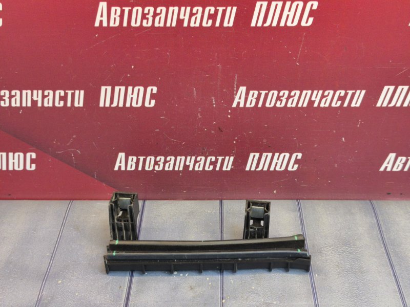 Направляющая стекла двери
