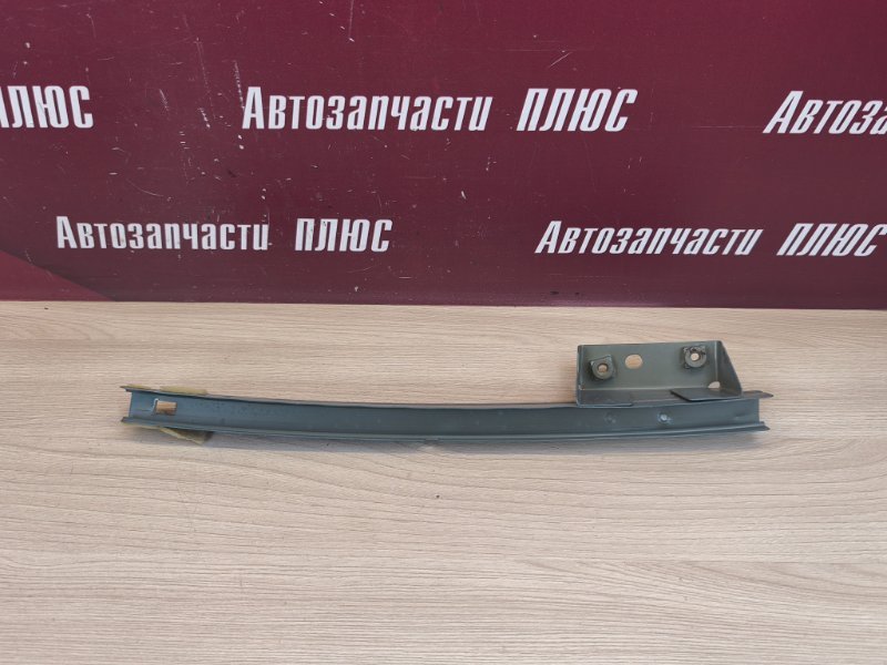Направляющая стекла двери