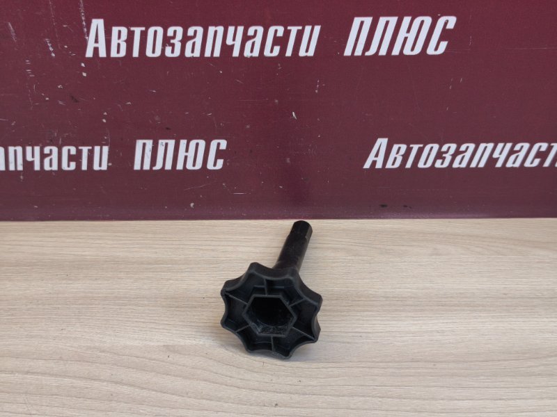 Крепление запасного колеса