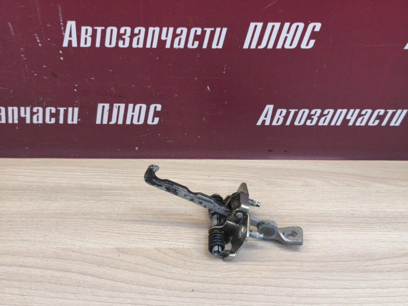 Ограничитель двери