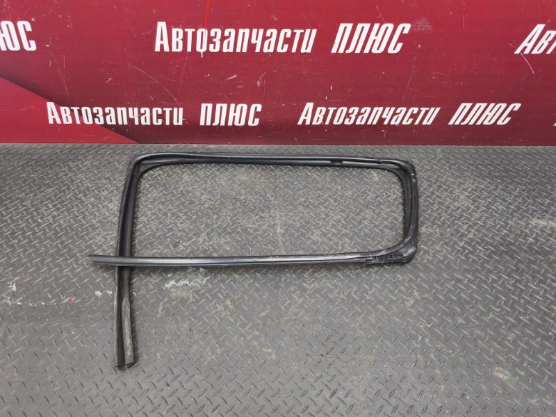Уплотнитель стекла двери
