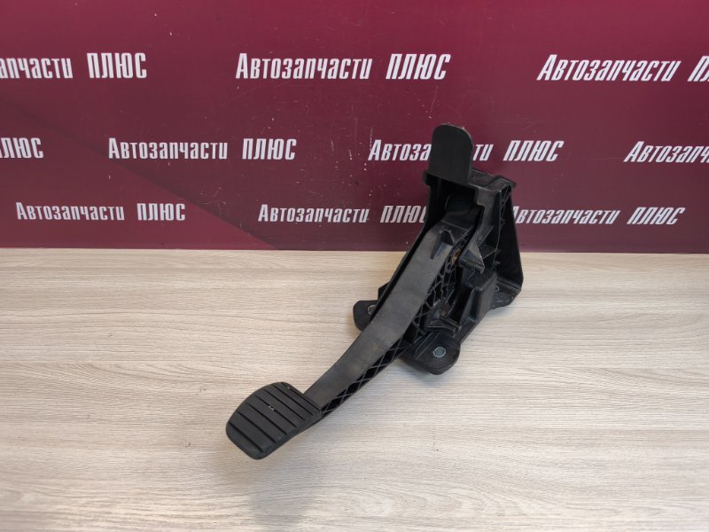 Педаль сцепления