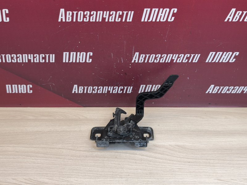 Замок капота