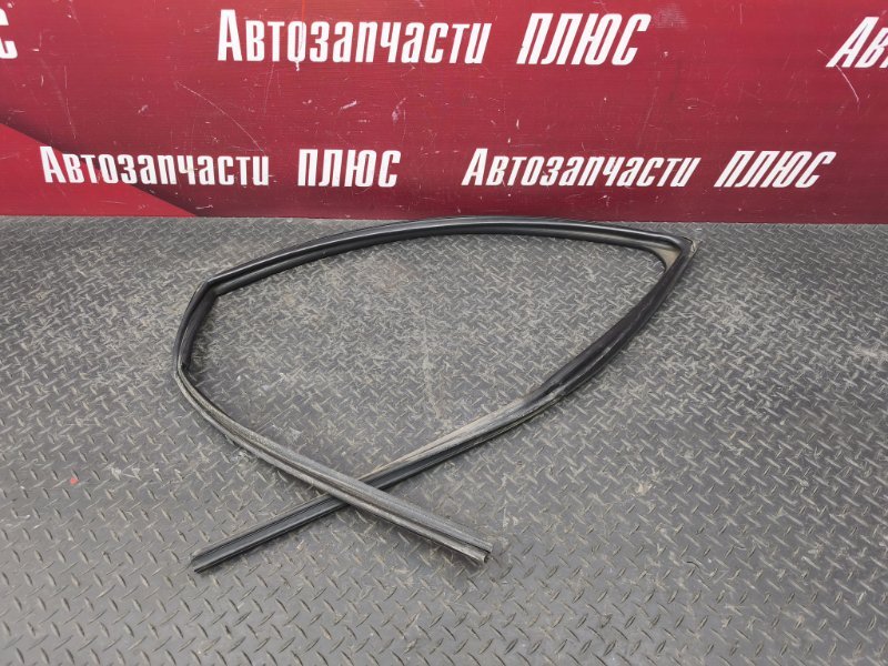 Уплотнитель стекла двери