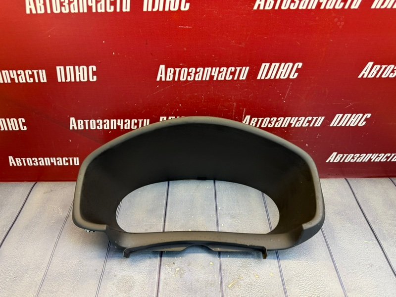 Козырек щитка приборов