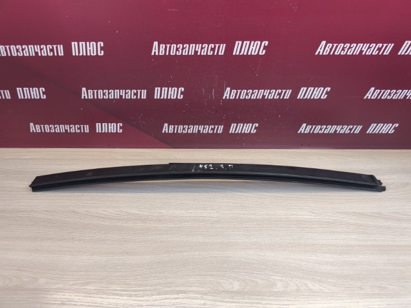 Направляющая стекла двери