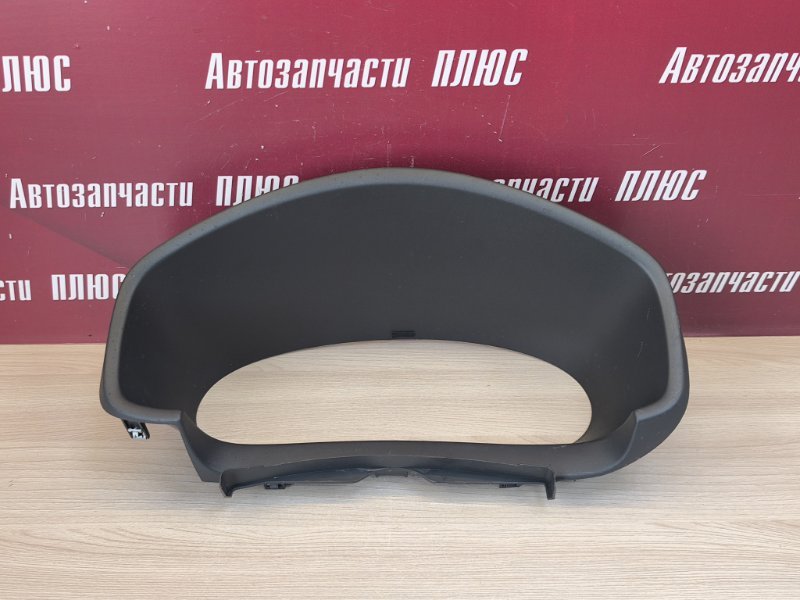 Козырек щитка приборов