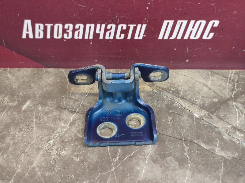 Петля двери