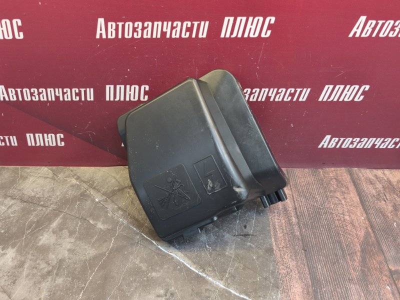 Крышка блока предохранителей