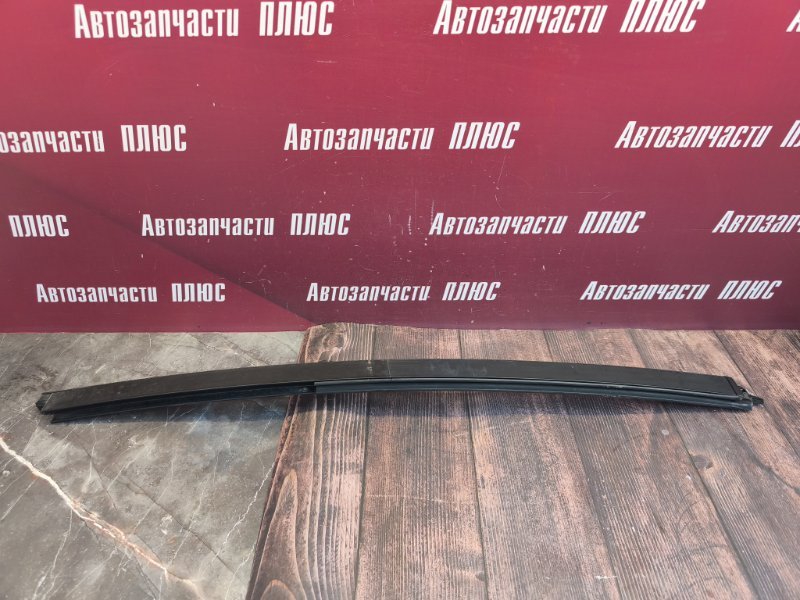 Направляющая стекла двери