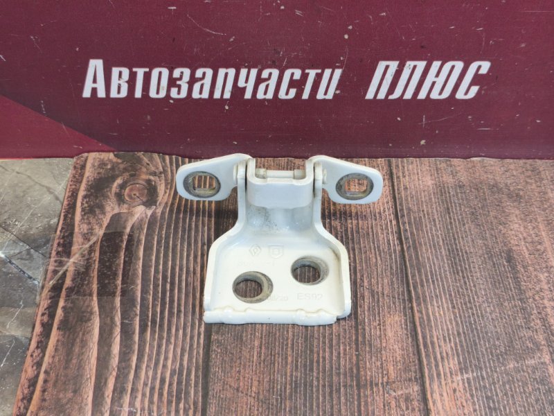 Петля двери