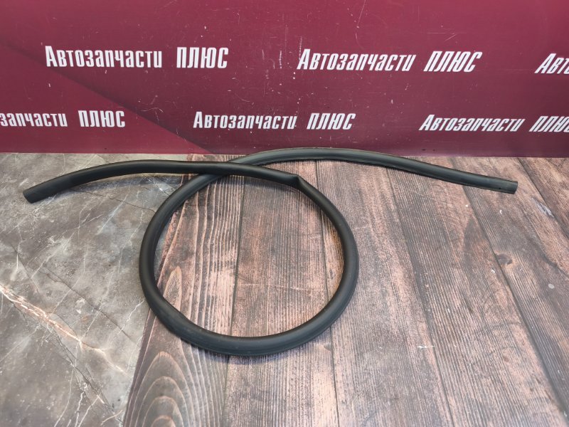 Уплотнительная резинка боковой двери