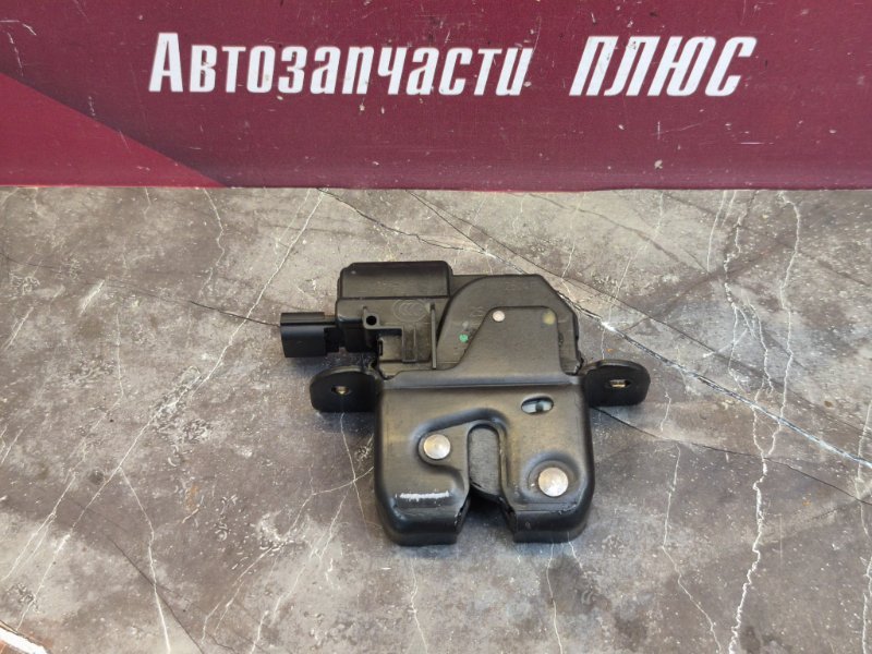 Замок крышки багажника