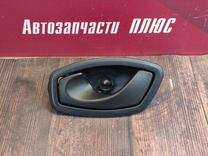 Внутренняя ручка двери