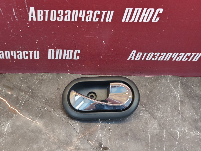 Внутренняя ручка двери