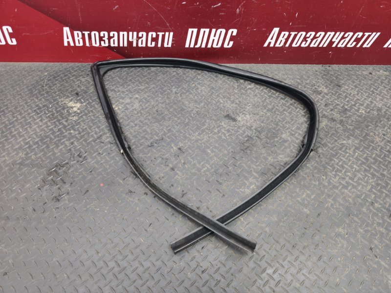 Уплотнитель стекла двери