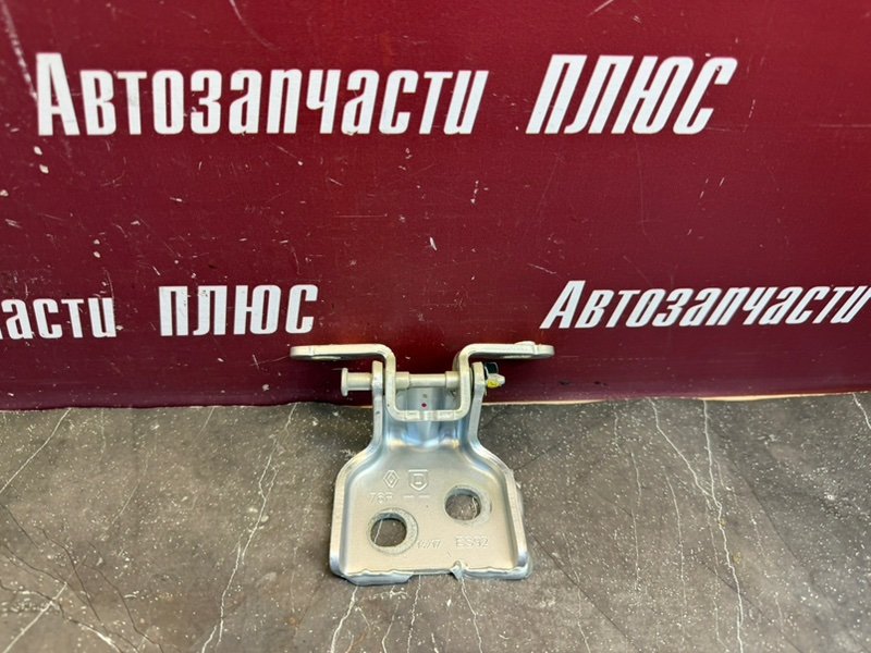 Петля двери