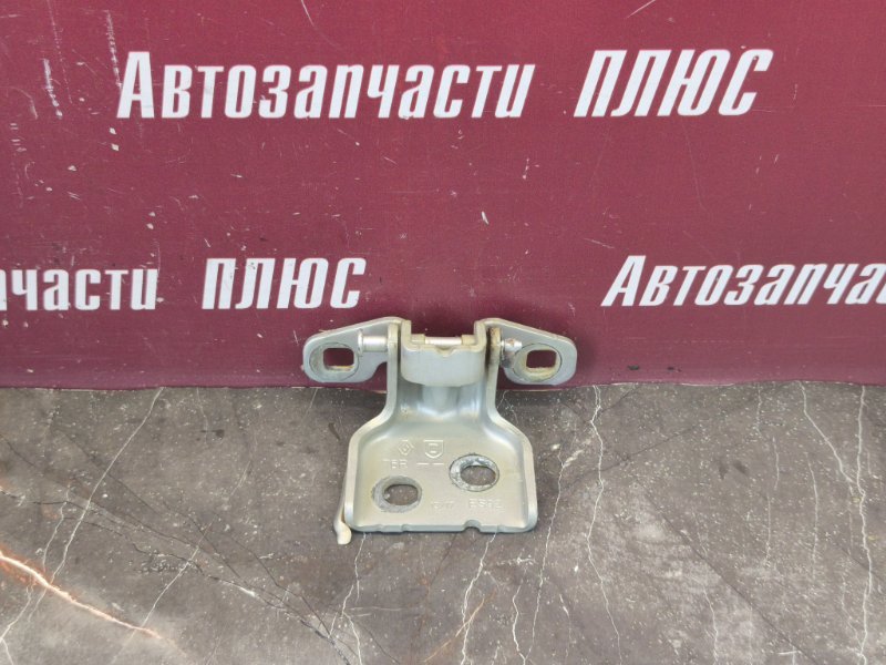 Петля двери