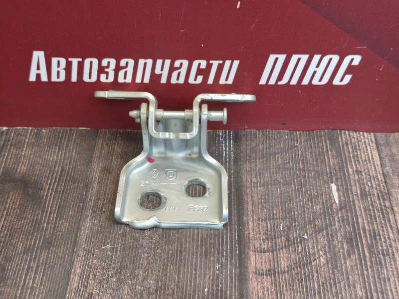 Петля двери