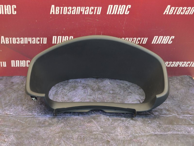 Козырек щитка приборов