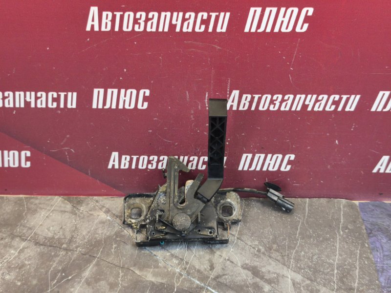 Замок капота