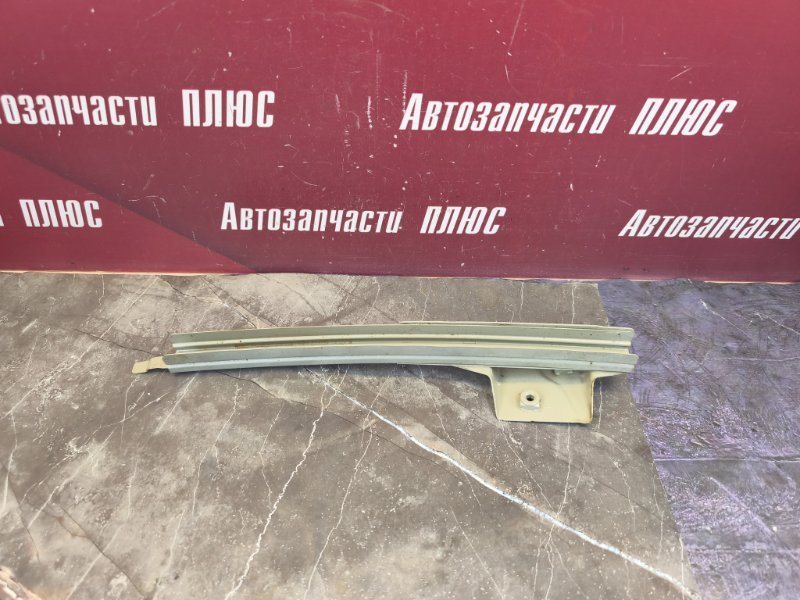 Направляющая стекла двери
