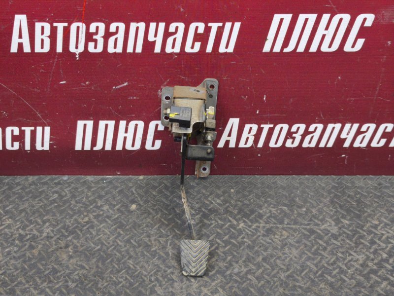Педаль сцепления