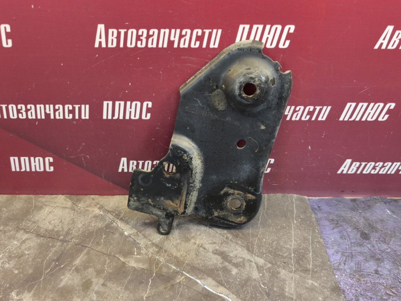 Кронштейн подрамника