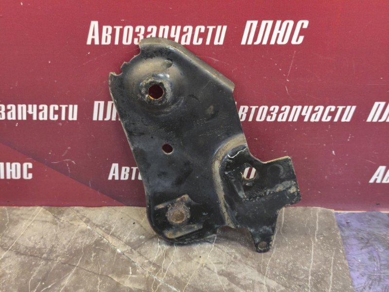 Кронштейн подрамника