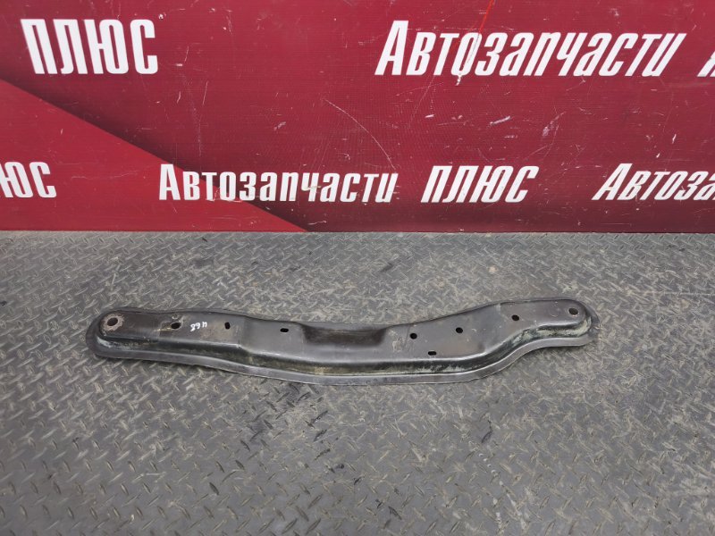 Поперечина подрамника