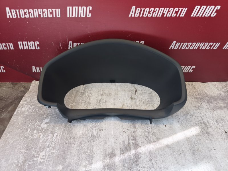 Козырек щитка приборов