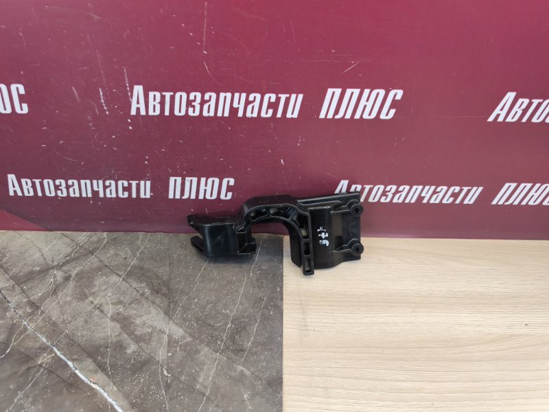 Кронштейн замка багажника