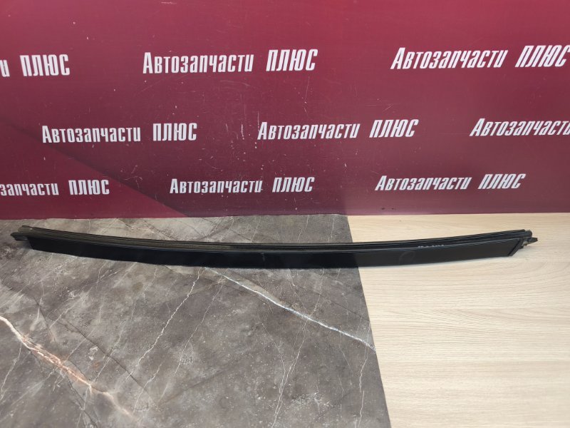 Направляющая стекла двери
