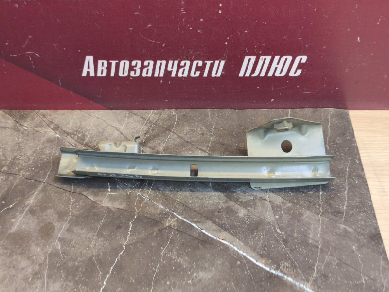 Направляющая стекла двери