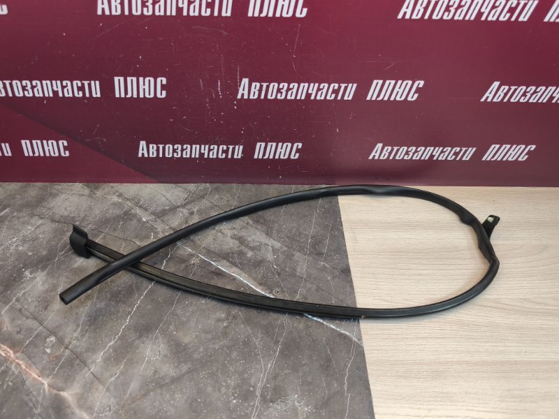 Уплотнительная резинка боковой двери