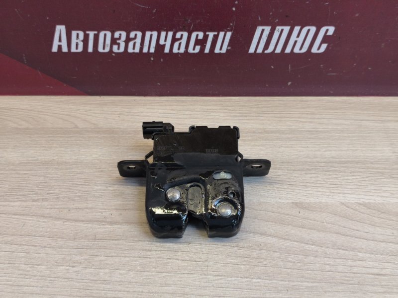 Замок крышки багажника