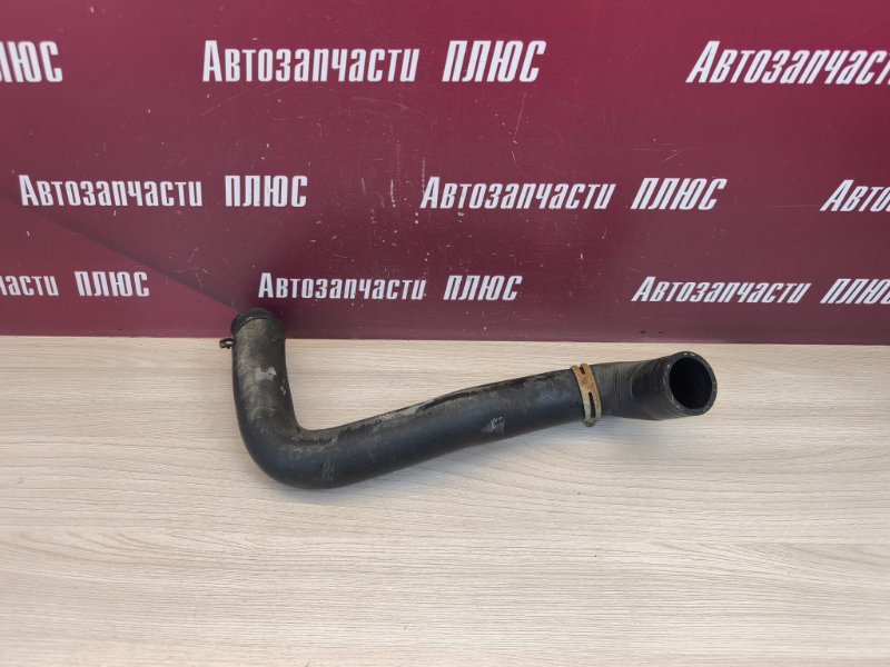 Верхний патрубок радиатора