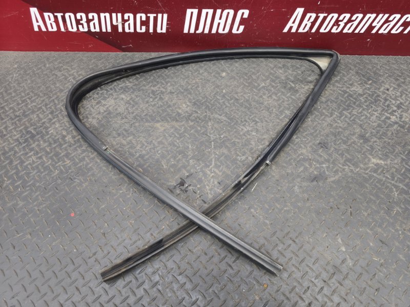 Уплотнитель стекла двери