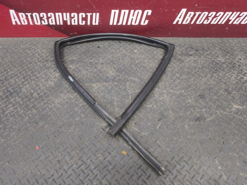 Уплотнитель стекла двери