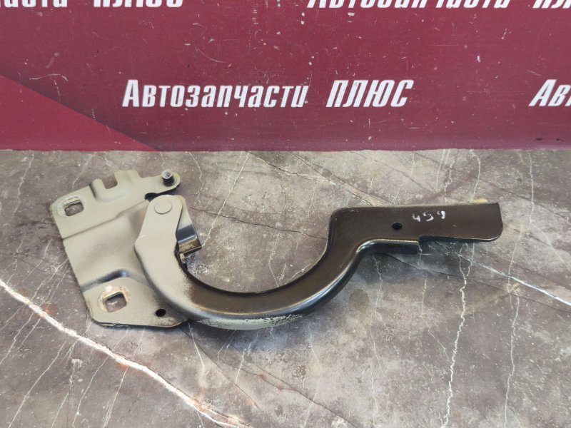 Петля капота