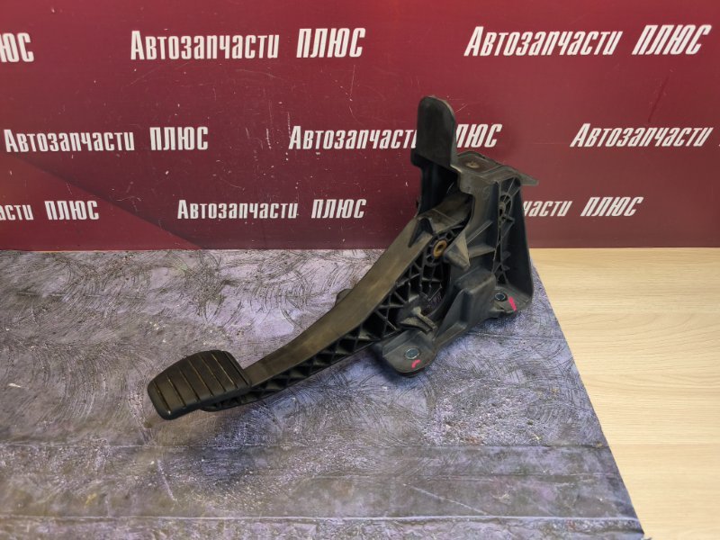 Педаль сцепления