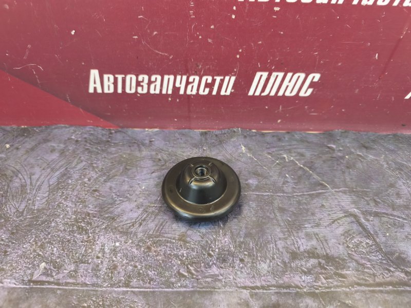Крепление запасного колеса
