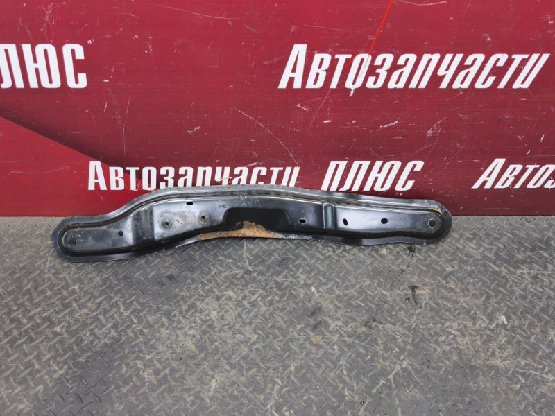 Поперечина подрамника