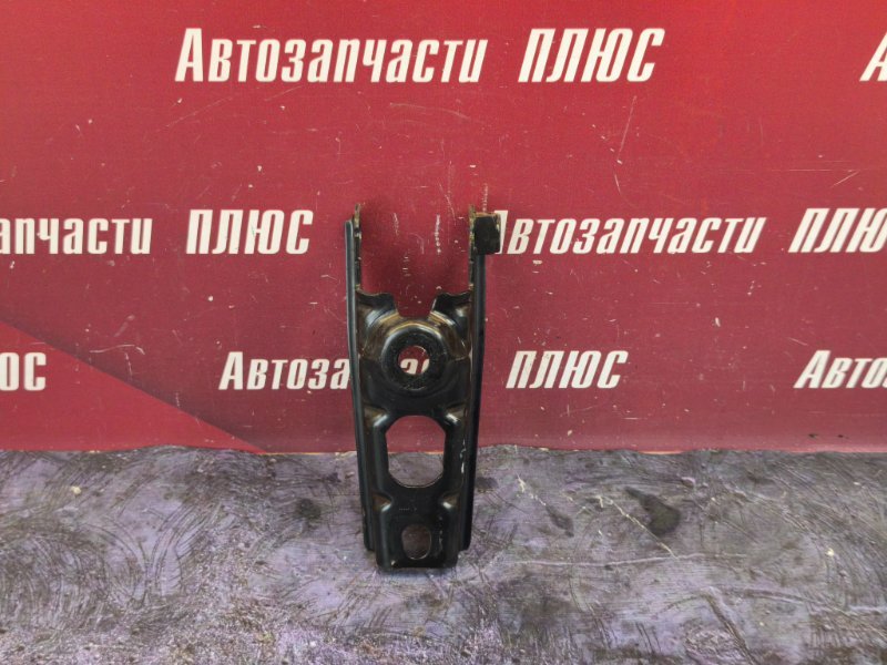 Кронштейн опоры двигателя