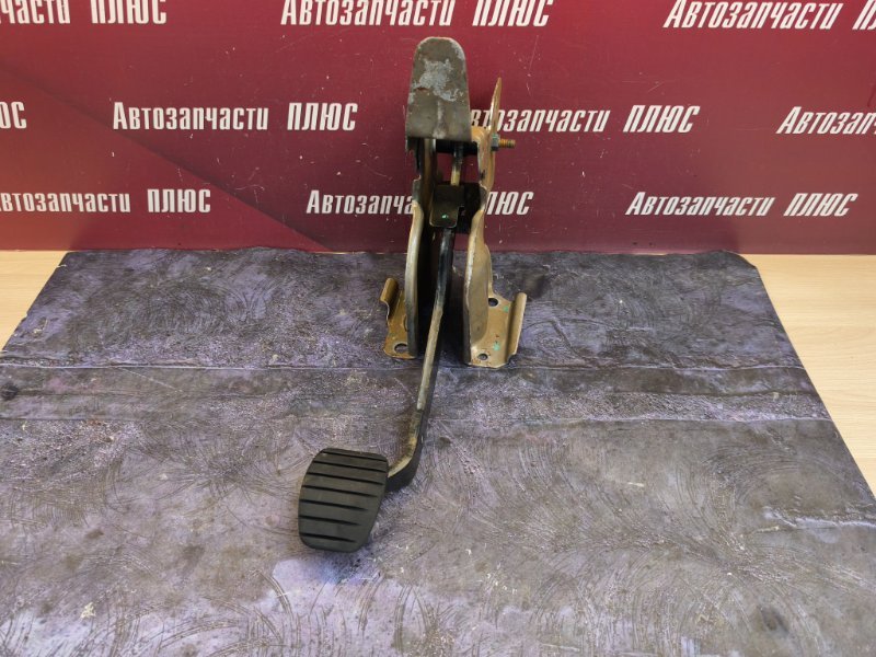 Педаль тормоза