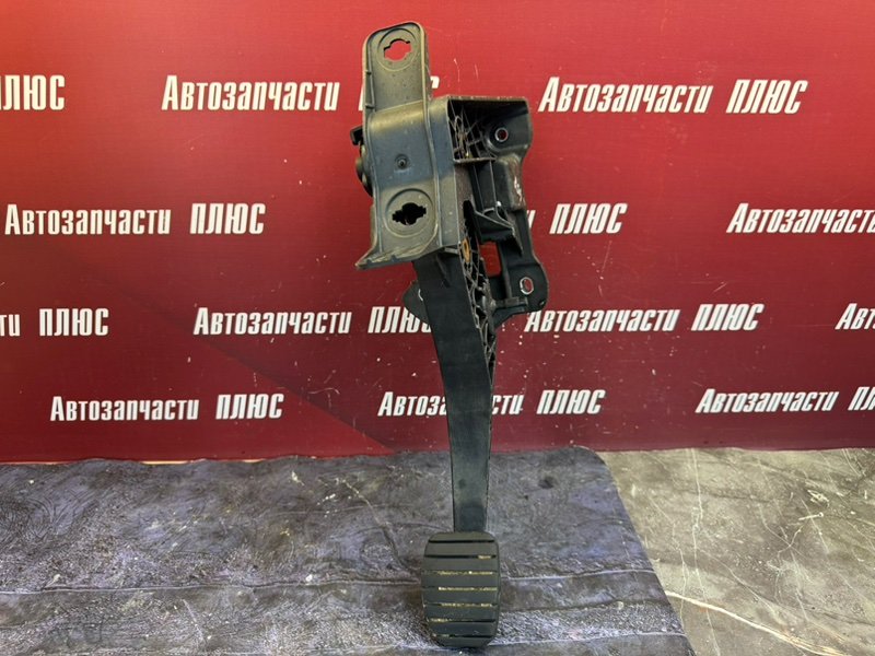Педаль сцепления